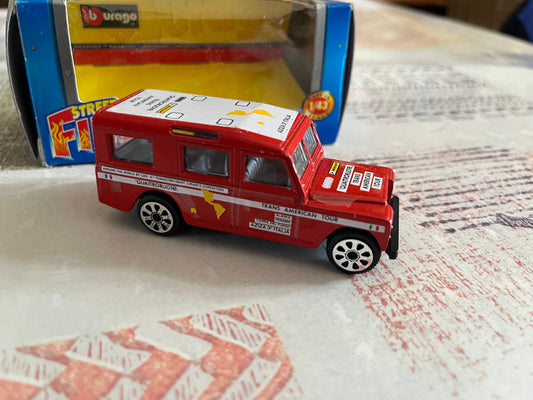 Voiture miniature Land Rover Aziza Burago Street Fire 1/43