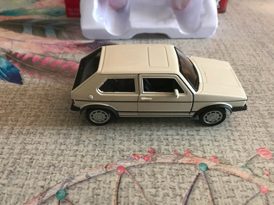 Voiture miniature Volkswagen Golf I 1 GTI Welly 1/34 - 1/36 - 1/39