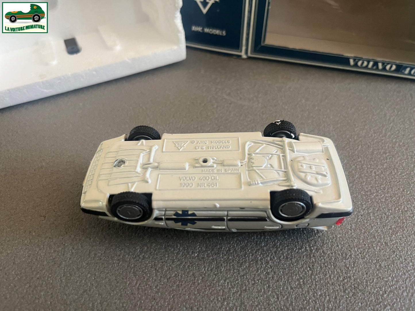 Voiture miniature Volvo 460 Pilen AHC Models au 1/43
