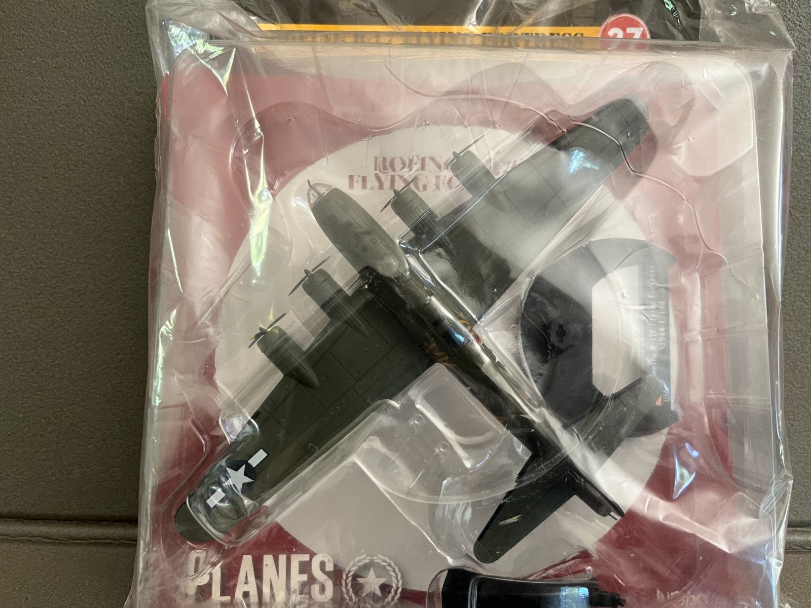 Avion miniature Militaire Bombardier Boeing B-17 Flying Fortress 1/144