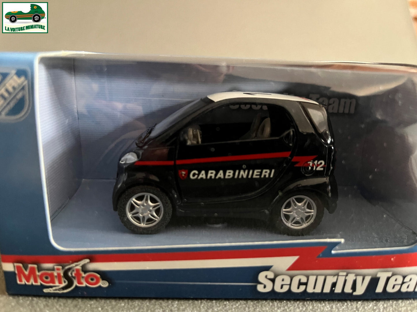 Voiture miniature Smart Carabinieri Gendarmerie Maisto 1/32 environ