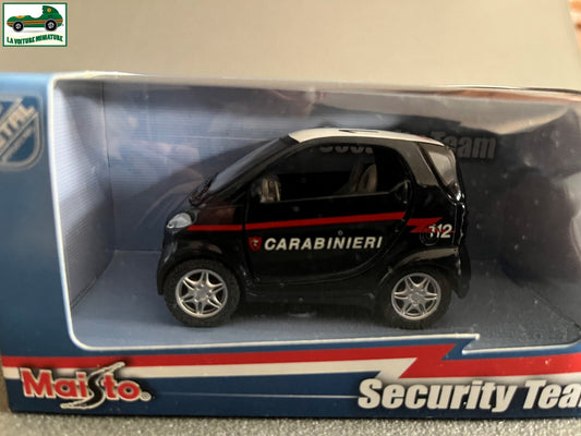 Voiture miniature Smart Carabinieri Gendarmerie Maisto 1/32 environ