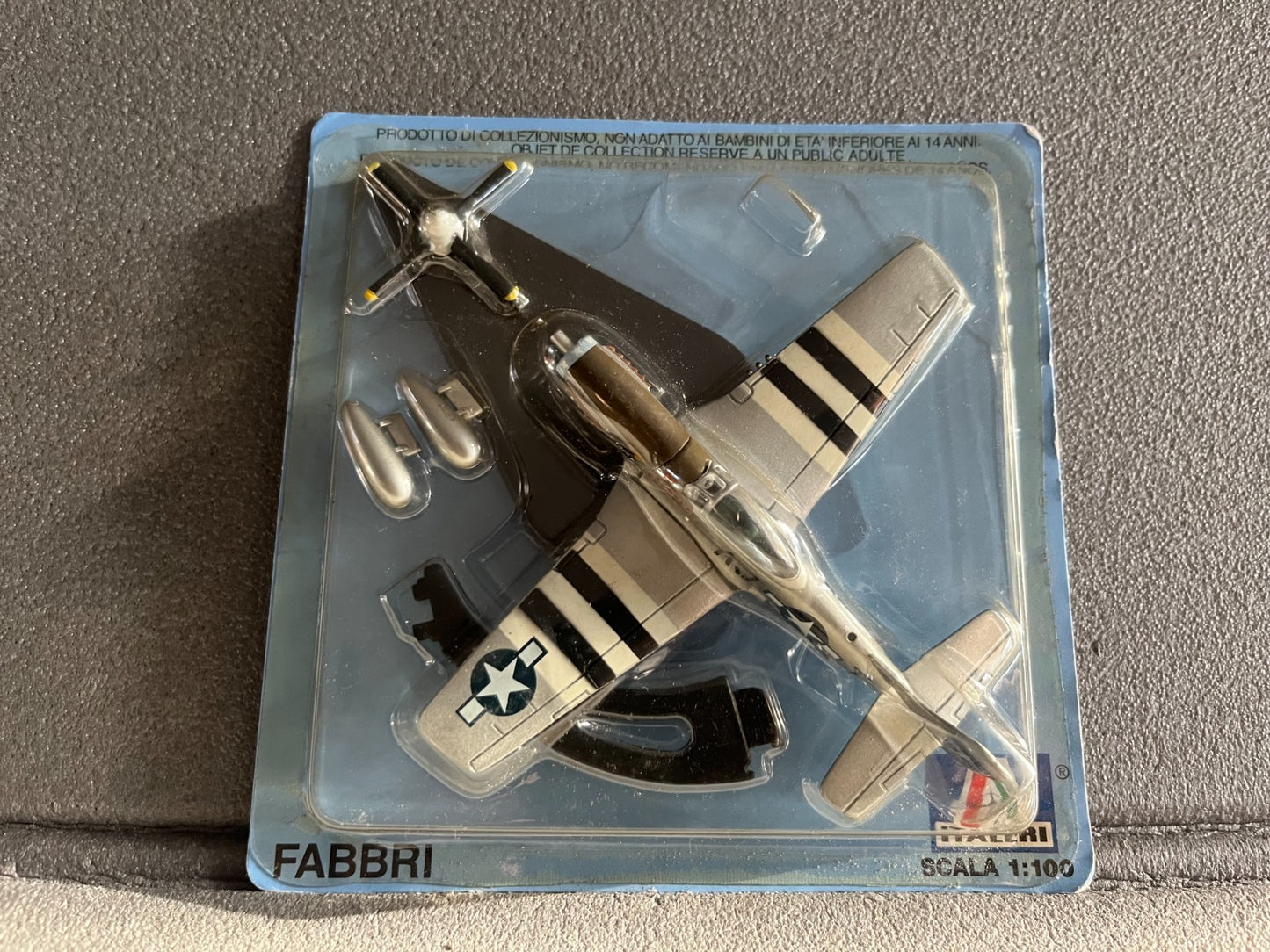 Avion miniature Militaire P-51 Mustang Fabbri Italeri 1/100