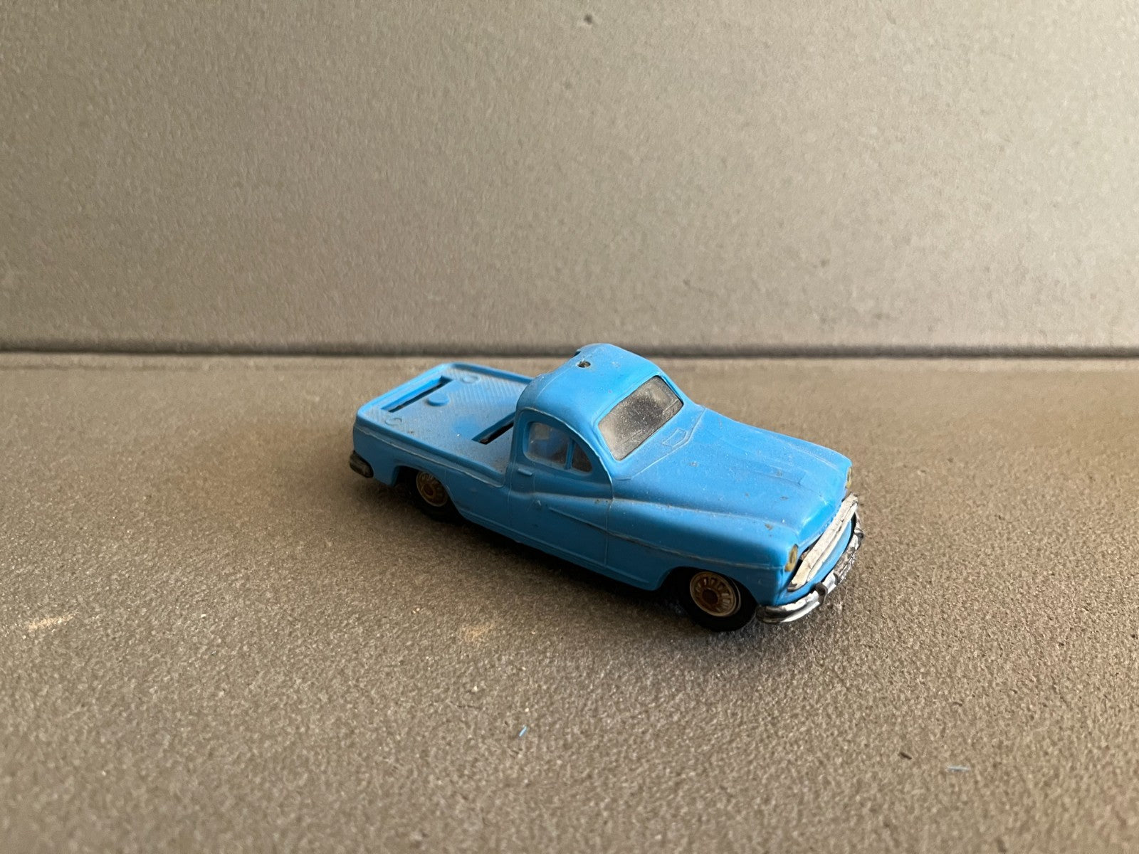 Ancienne Voiture Miniature Ford Vedette Dépanneuse Norev Plastique France Epave