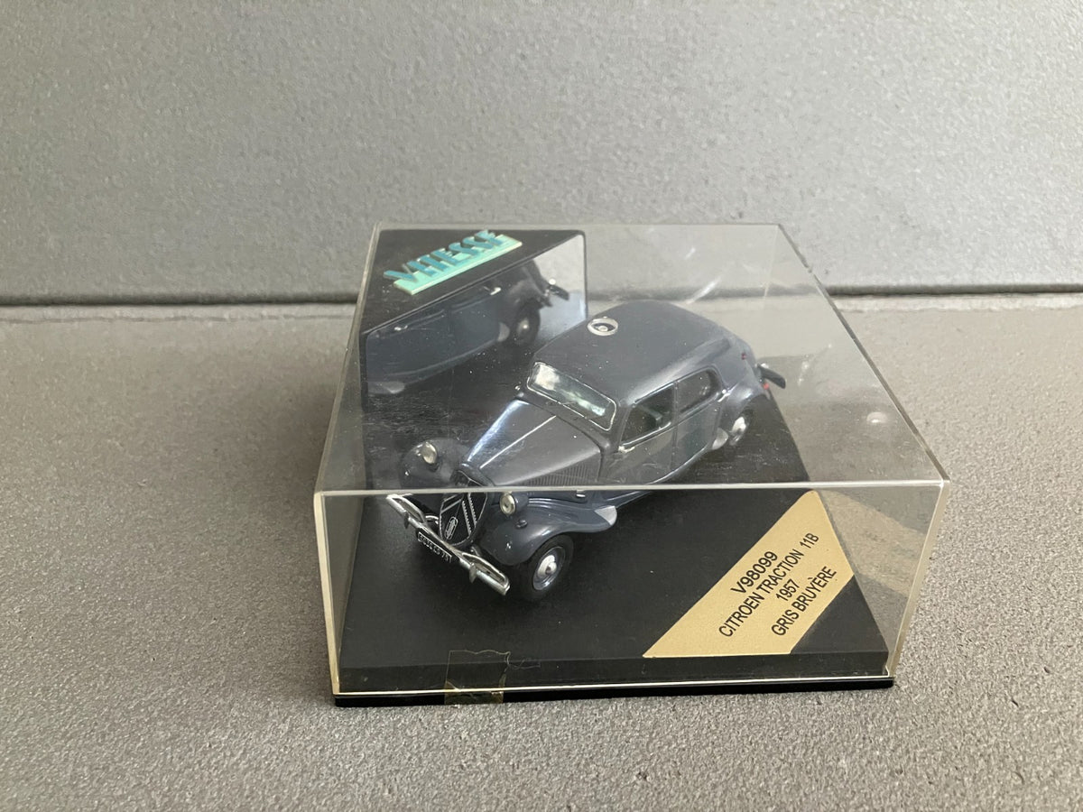 Voiture Miniature Citroen Traction 11B 1957 Gris Bruyere Vitesse au 1/43