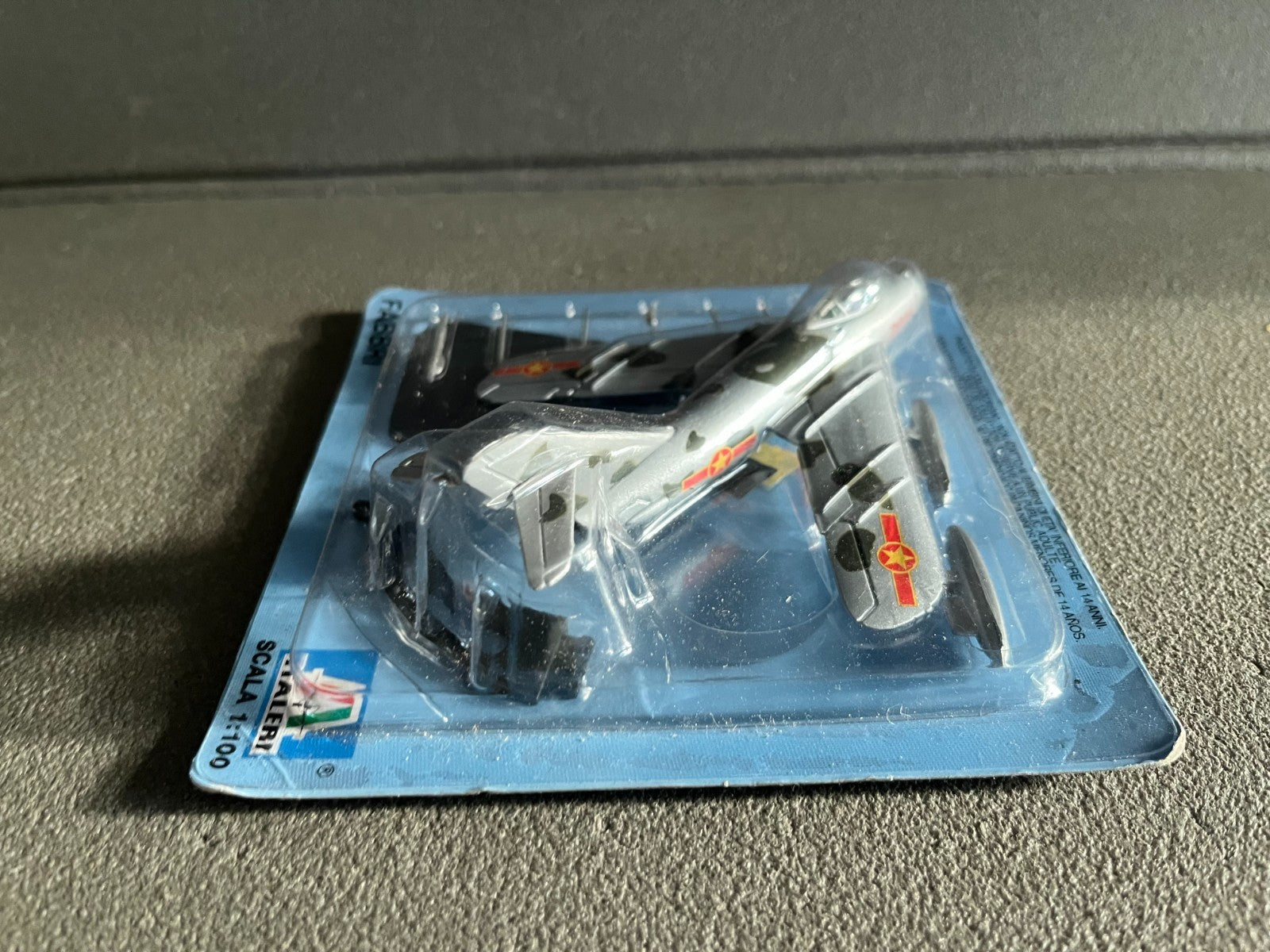 Avion miniature Militaire Mig-17 Fabbri Italeri 1/100