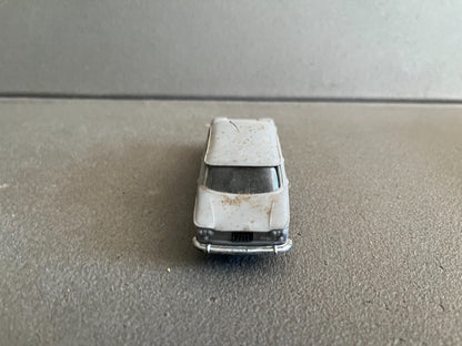 Ancienne Voiture Miniature Fiat 1500 Norev Plastique France Epave