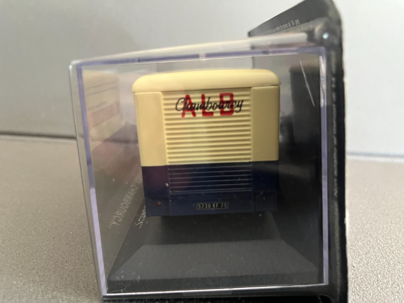 Voiture Miniature Camion Publicitaire Citroen U23 Chambourcy au 1/43