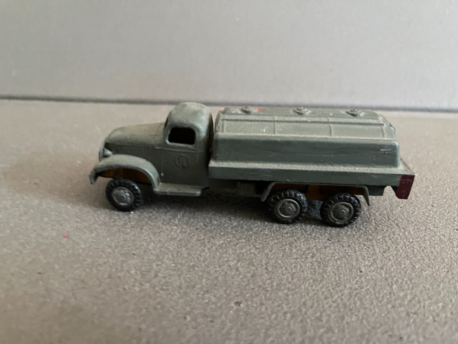 Ancienne Miniature Camion Citerne Militaire France Jouets Epave