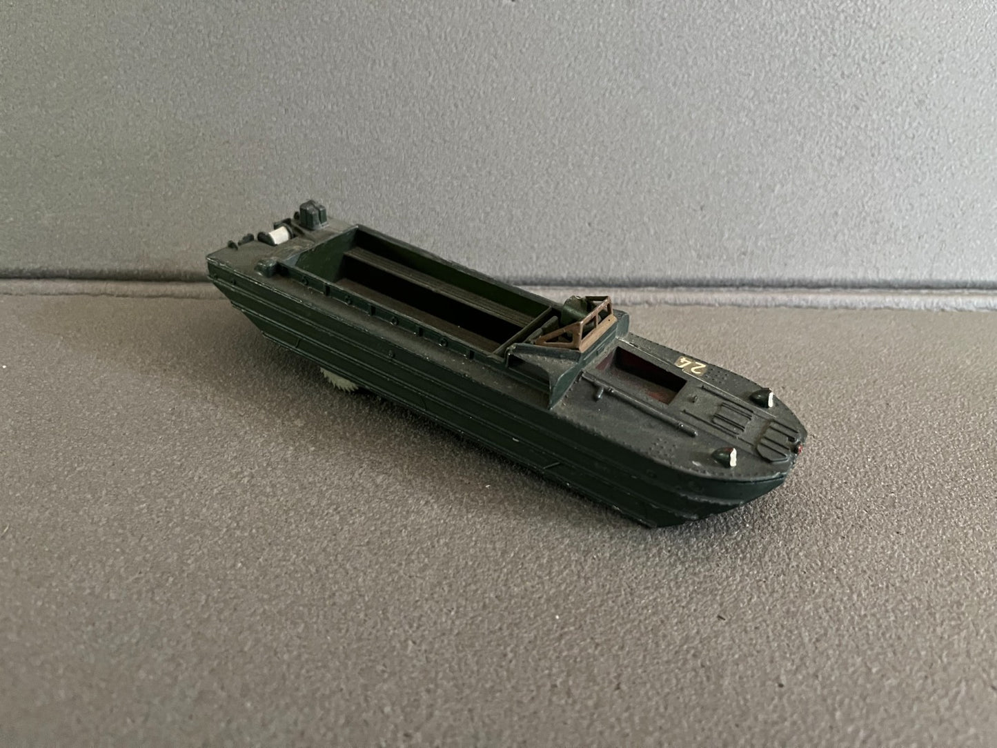 Ancienne Miniature Militaire Blindé DUKW 825 Dinky Toys Meccano France Epave