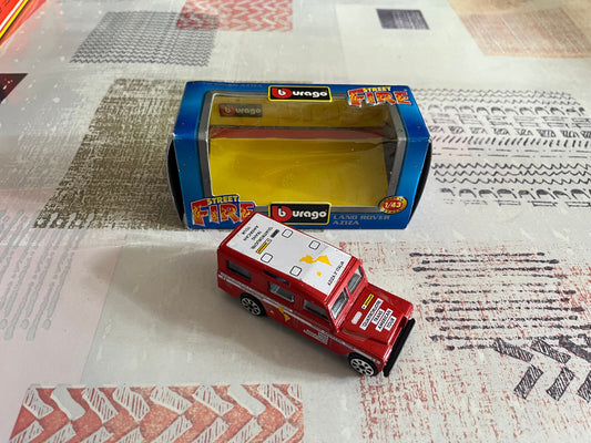 Voiture miniature Land Rover Aziza Burago Street Fire 1/43