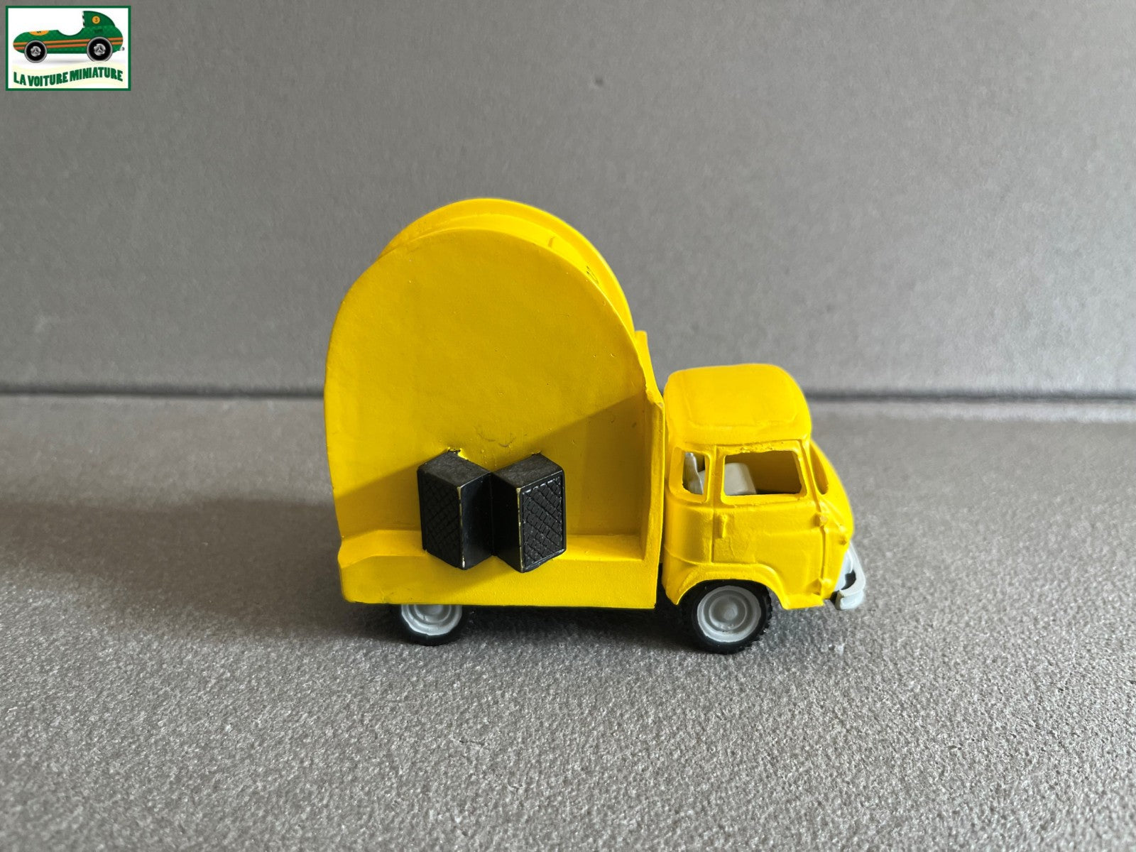 Voiture Miniature Renault Saviem Kit Résine Tour de France Vélo 1903 2003 1/43