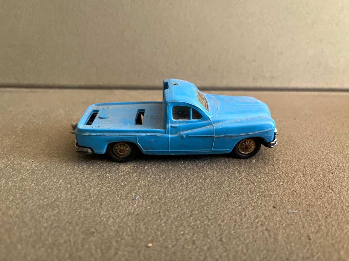 Ancienne Voiture Miniature Ford Vedette Dépanneuse Norev Plastique France Epave