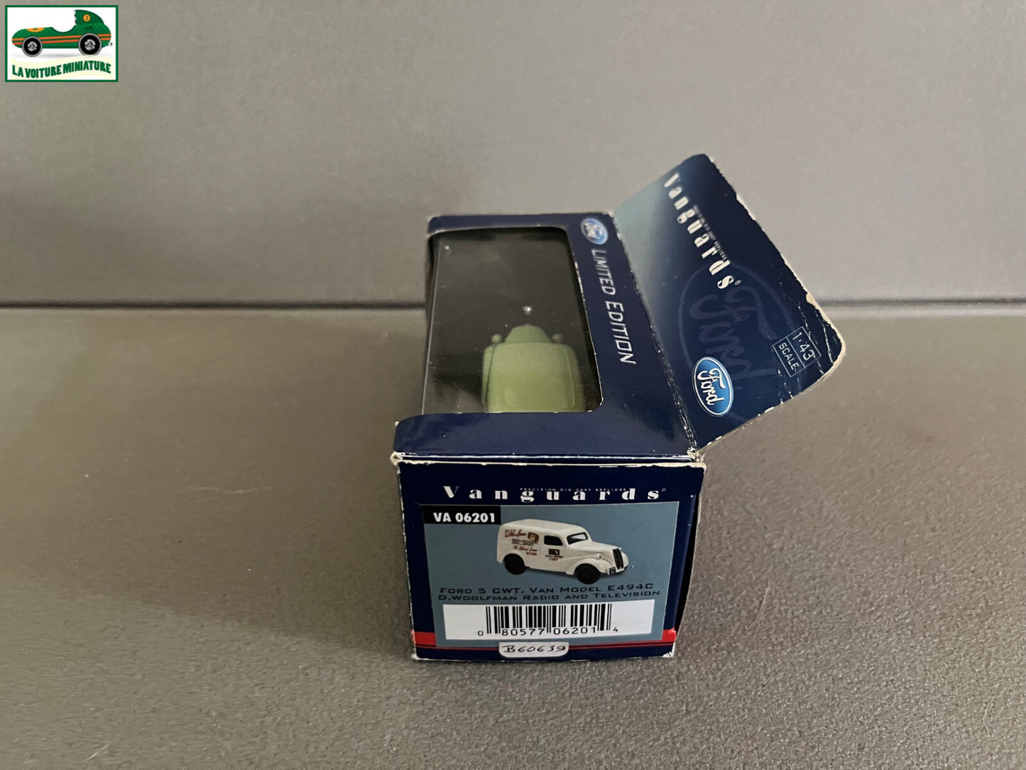 Voiture Miniature Ford 5 CWT Van Model E494C Vanguards au 1/43