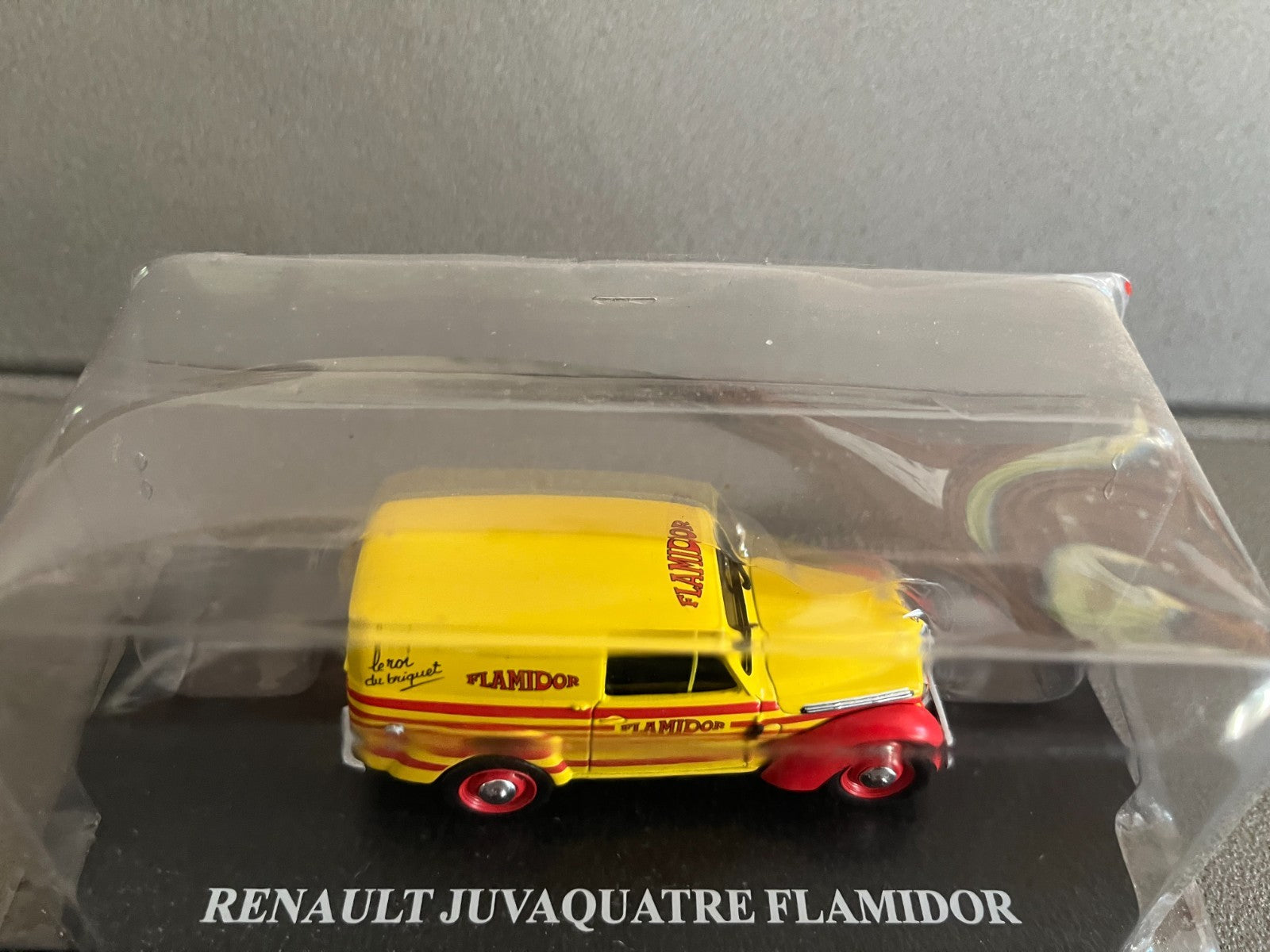 Voiture miniature Renault Juvaquatre Flamidor Auto Plus Hachette 1/43