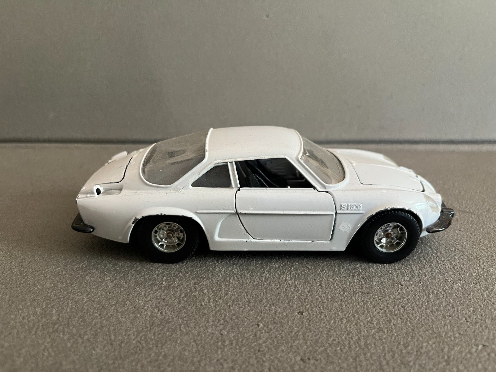 Ancienne Miniature Voiture Alpine Renault 1/24 Burago