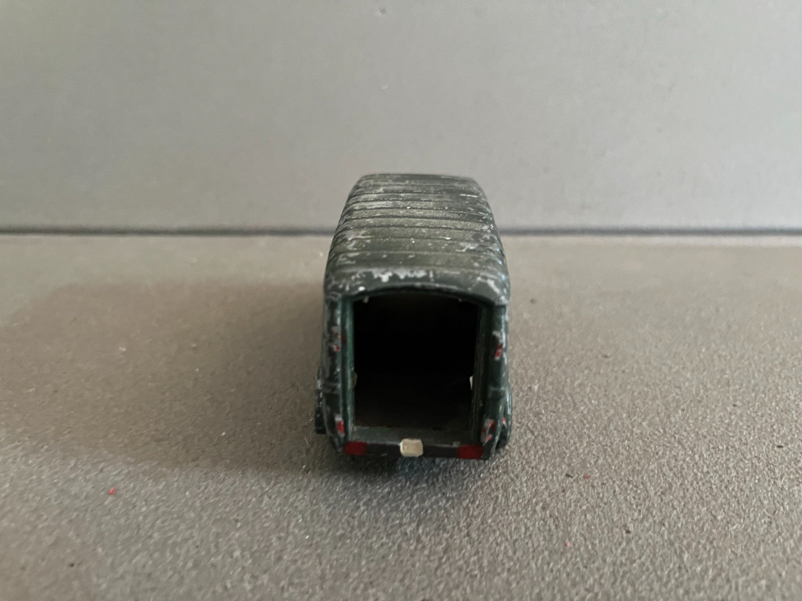 Ancienne Miniature Camion Renault 1000 Kgs CIJ France Epave