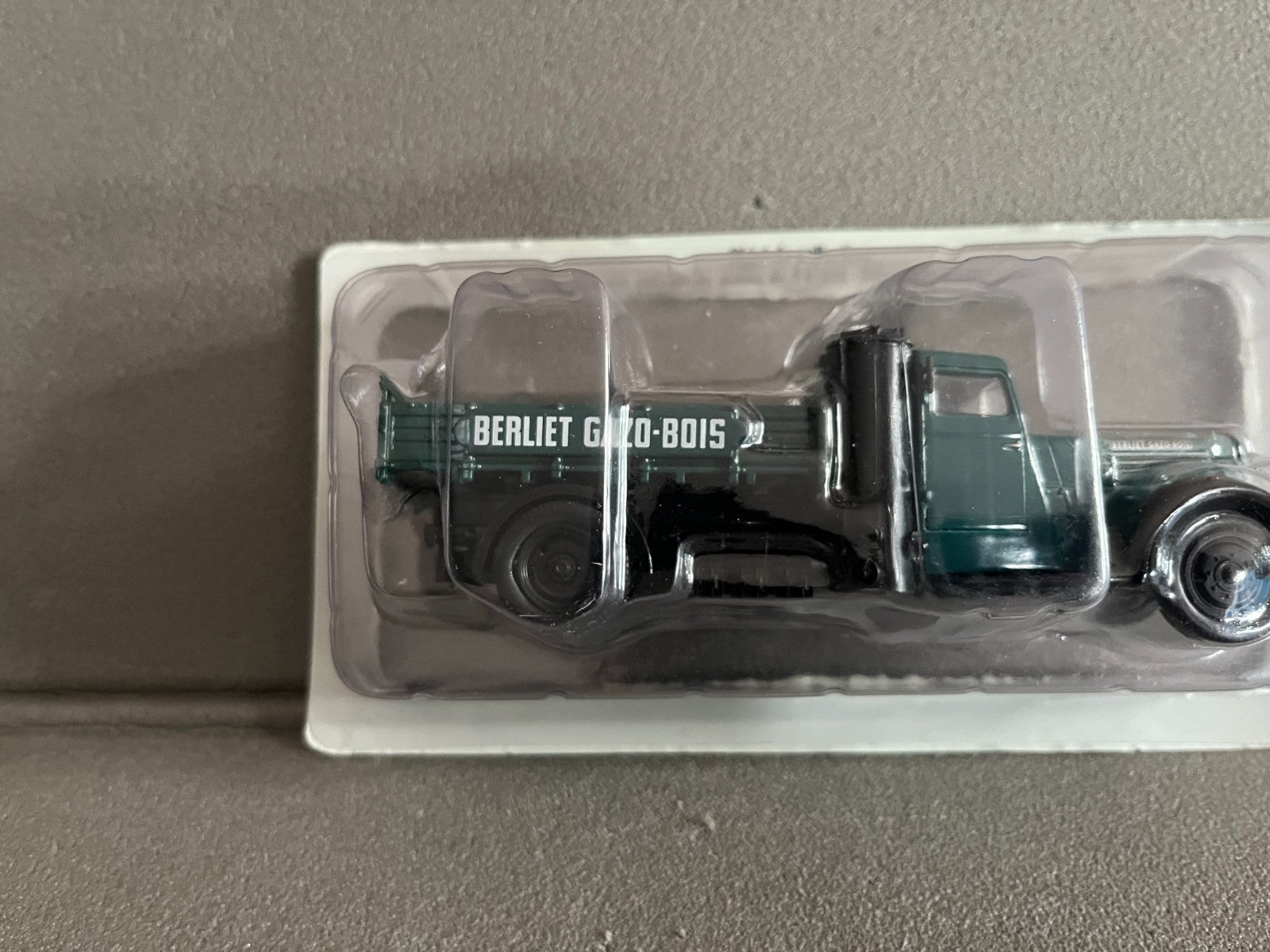 Voiture miniature Camion Berliet VDANG Gazo Bois Hachette 1/43 Défauts