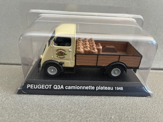 Voiture Miniature Peugeot Q3A Camionnette plateau 1948 Norev Hachette 1/43