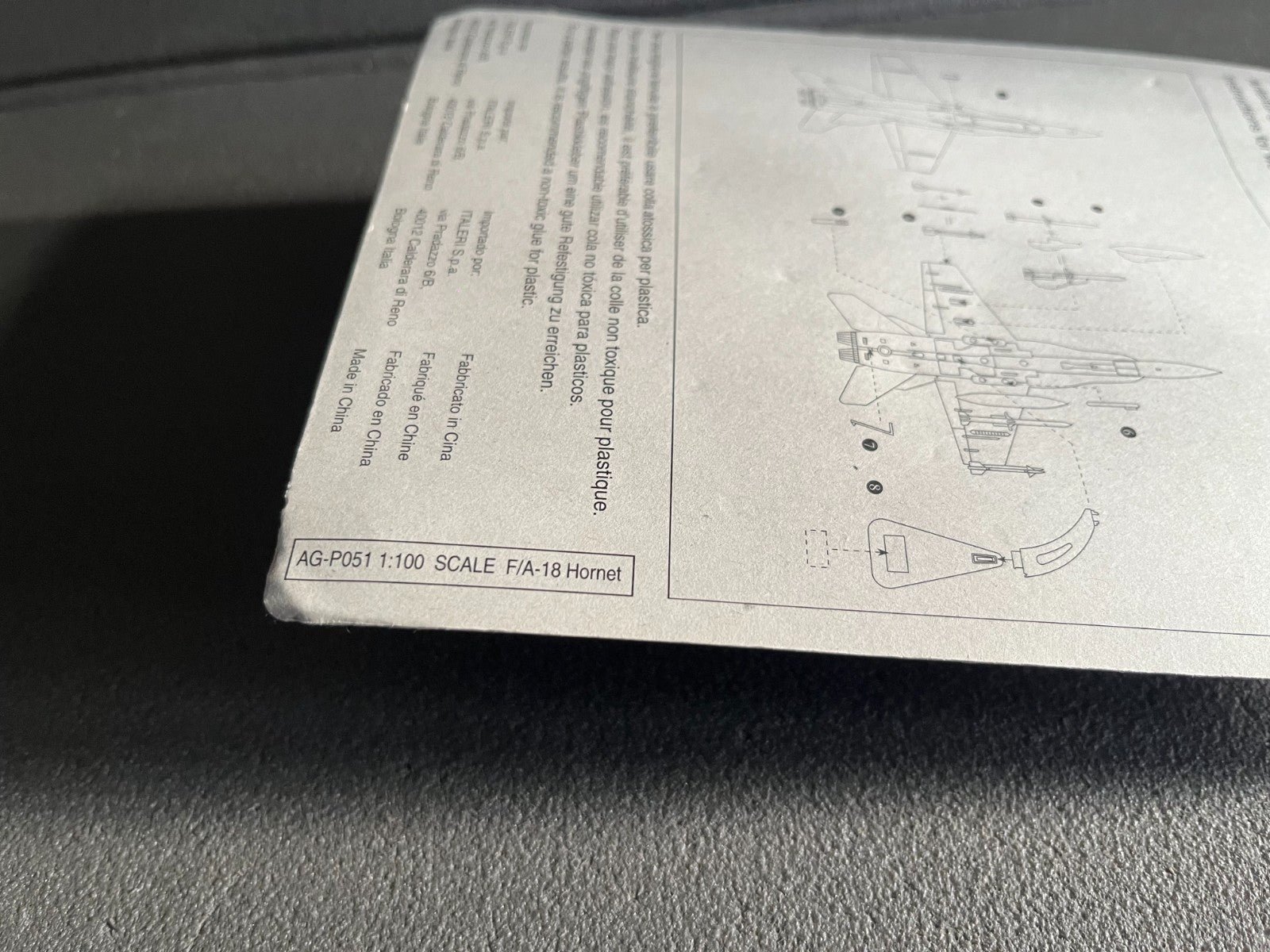 Avion miniature Militaire F/A-18 Hornet Fabbri Italeri 1/100