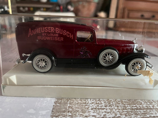 Voiture miniature Cadillac Budweiser Solido au 1/43