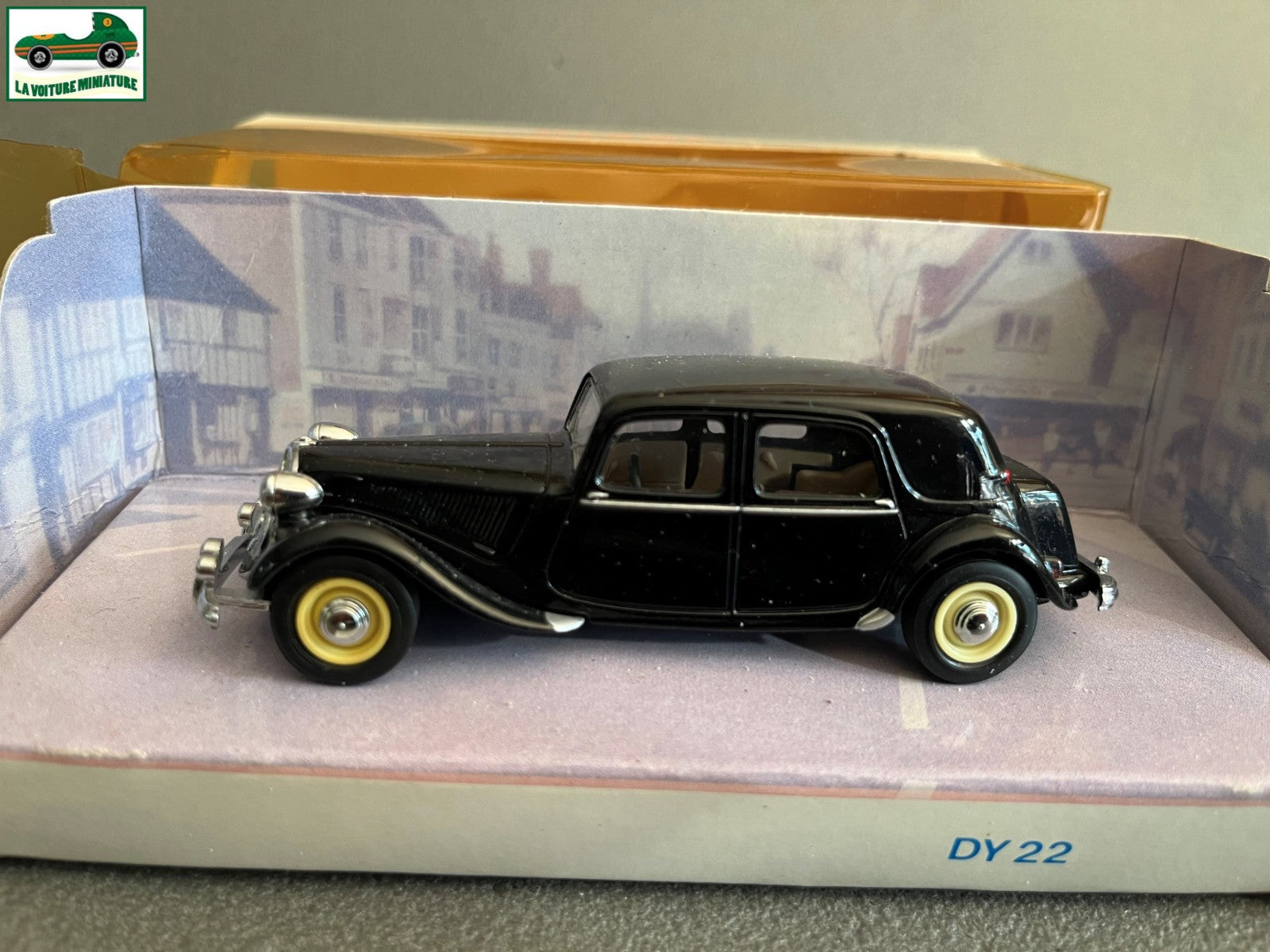 Voiture Miniature Citroen Traction DY-22 Dinky Matchbox au 1/43