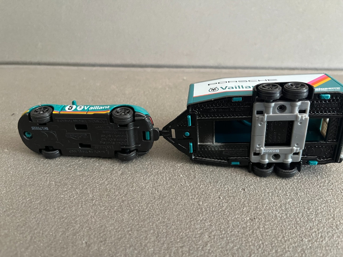 Voiture miniature Porsche Taycan + Remorque Vaillant Majorette au 1/63