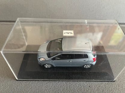 Voiture Miniature Toyota Yaris Minichamps au 1/43 Défauts