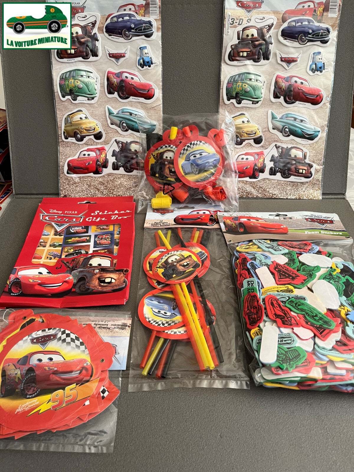 Voiture Miniature Cars Disney Pixar Flash McQueen Lot Goodies Stickers Paille