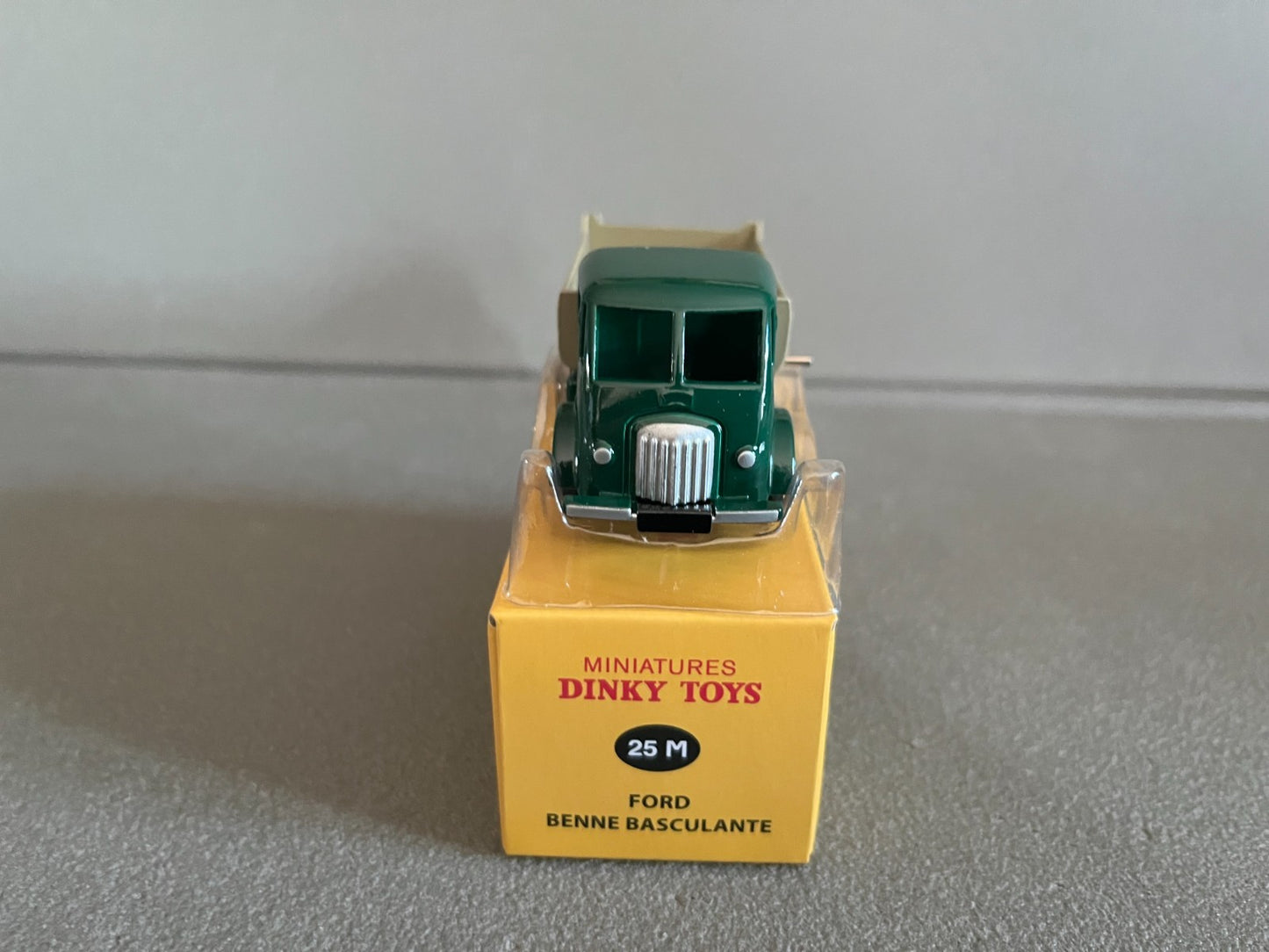 Voiture miniature Camion Ford Benne Basculante 25M Dinky Toys Atlas