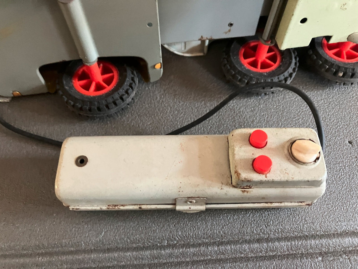 Jouet Ancien Voiture Miniature Tôle Camion Grue Gama Incomplet