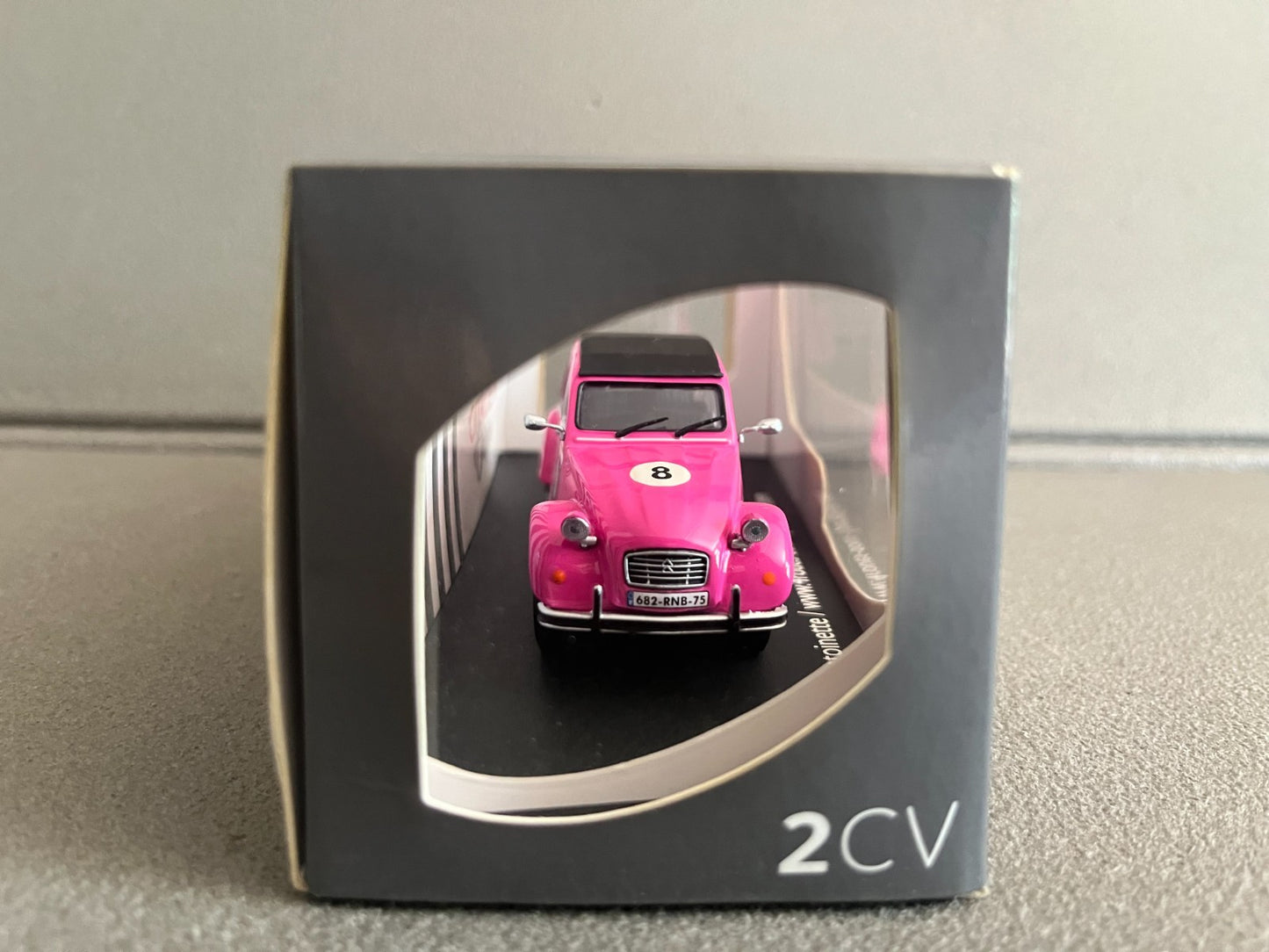 Voiture miniature Citroen 2CV 6 Rose 4 Roues Sous un Parapluie N°8 Eligor 1/43