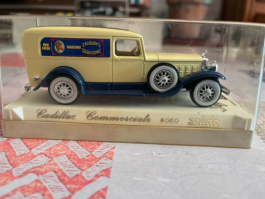 Voiture miniature Cadillac Commerciale 4060 Cadbury's Solido France au 1/43
