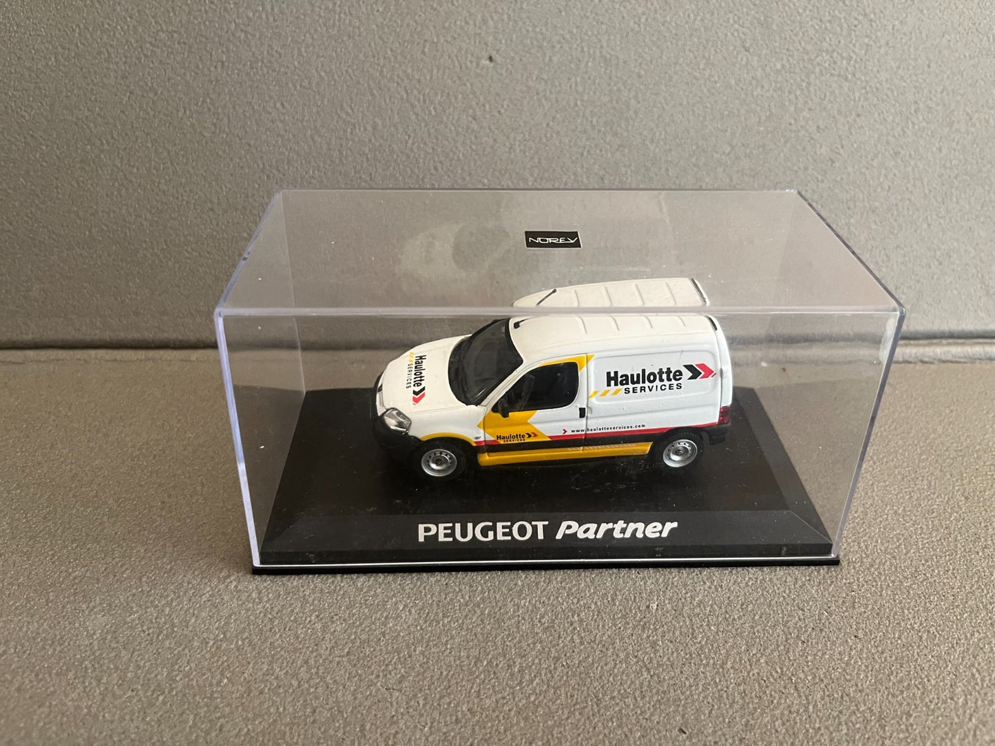 Voiture Miniature Peugeot Partner Haulotte Services Norev au 1/43 Défauts