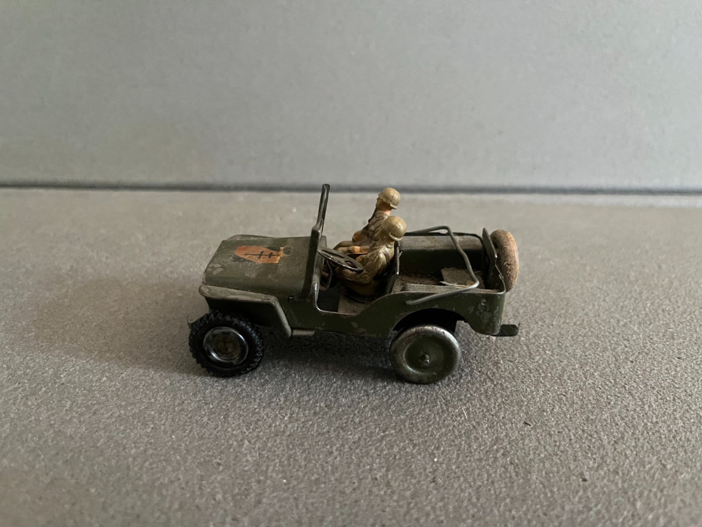 Rare Ancienne Voiture Miniature Militaire Jeep Willis Armée Tôle Modifié 1/43