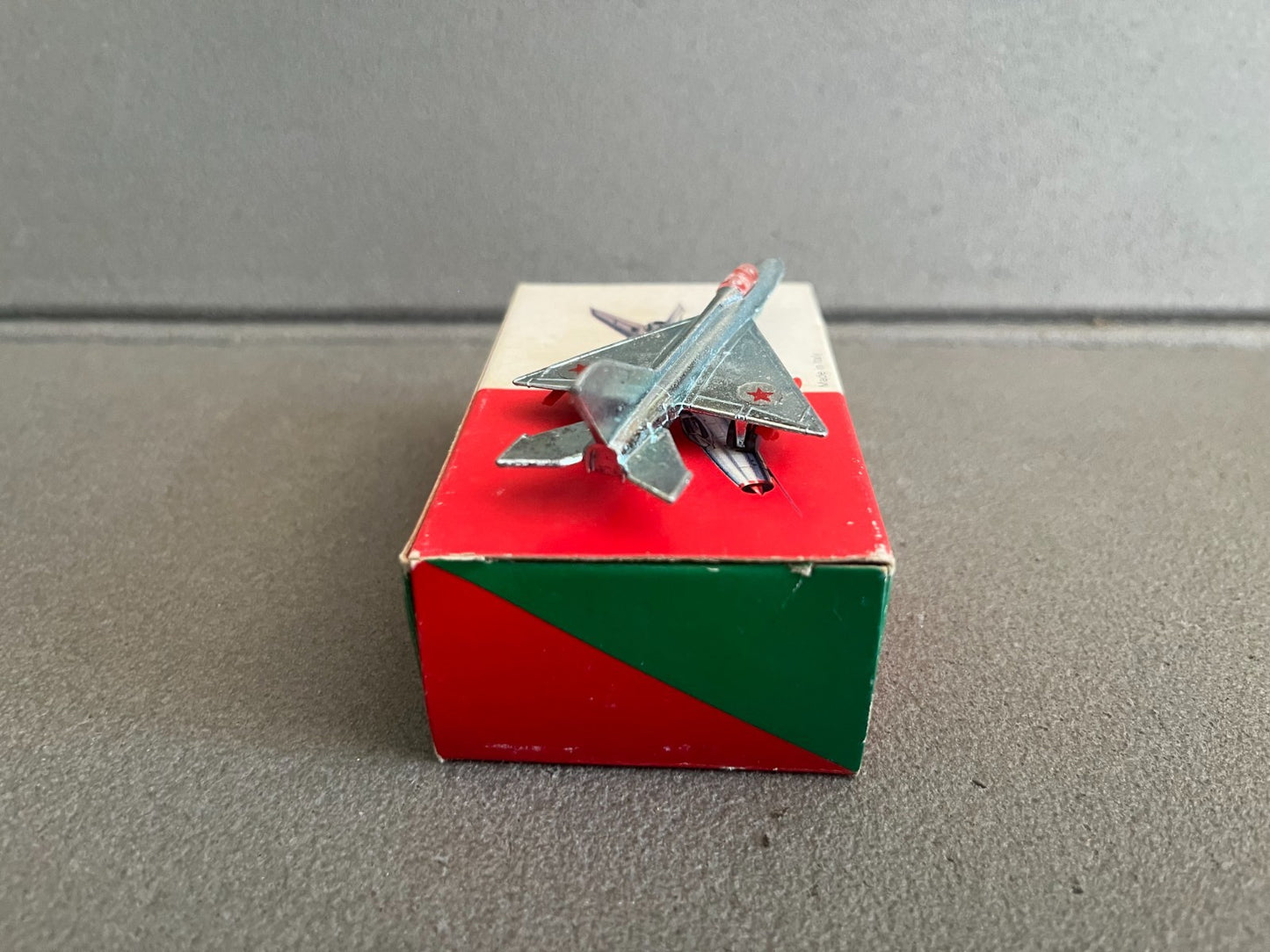 Ancien Avion miniature Militaire Mig 21 C Club 33 Polistil 1976