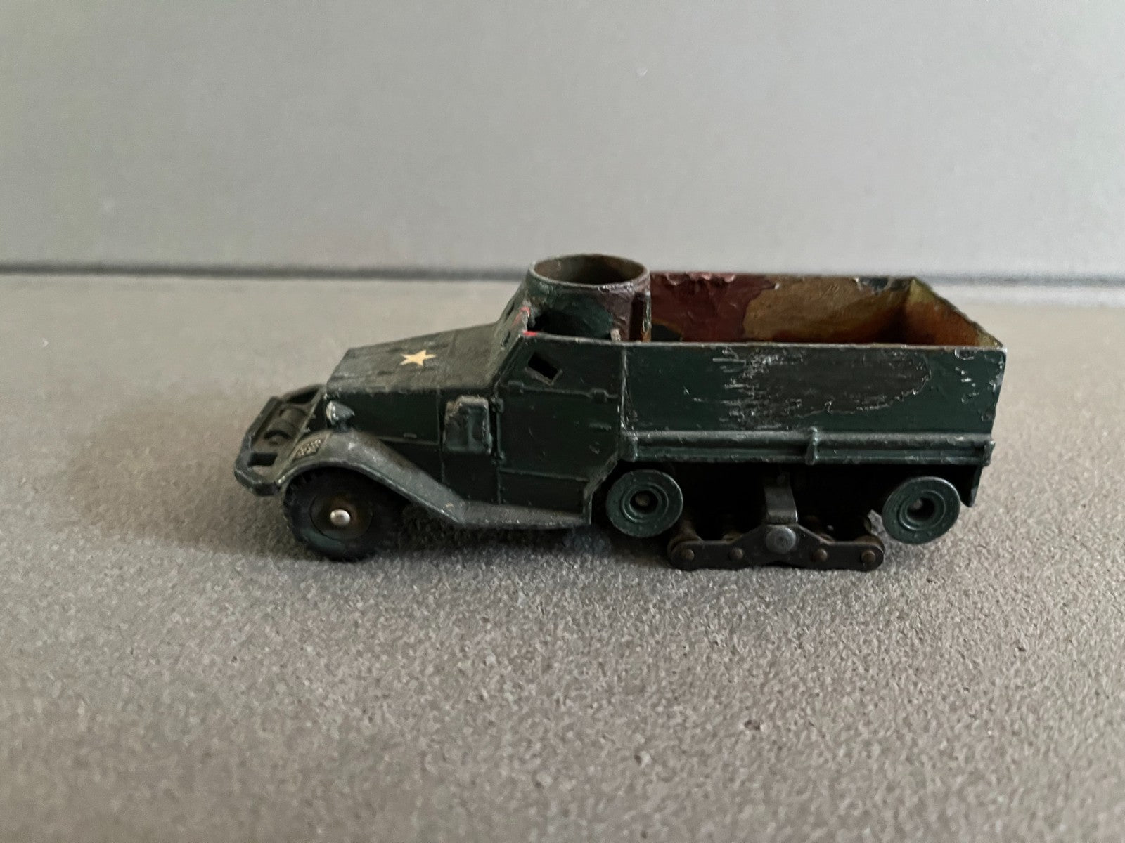 Ancienne Miniature Militaire Blindé Half Track  Dinky Toys Meccano France Epave