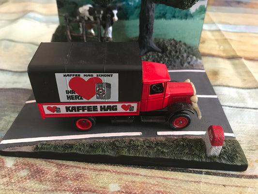 Voiture Miniature Diorama Campagne N15 + Camion Livraison Lledo au 1/43 1/50 ?