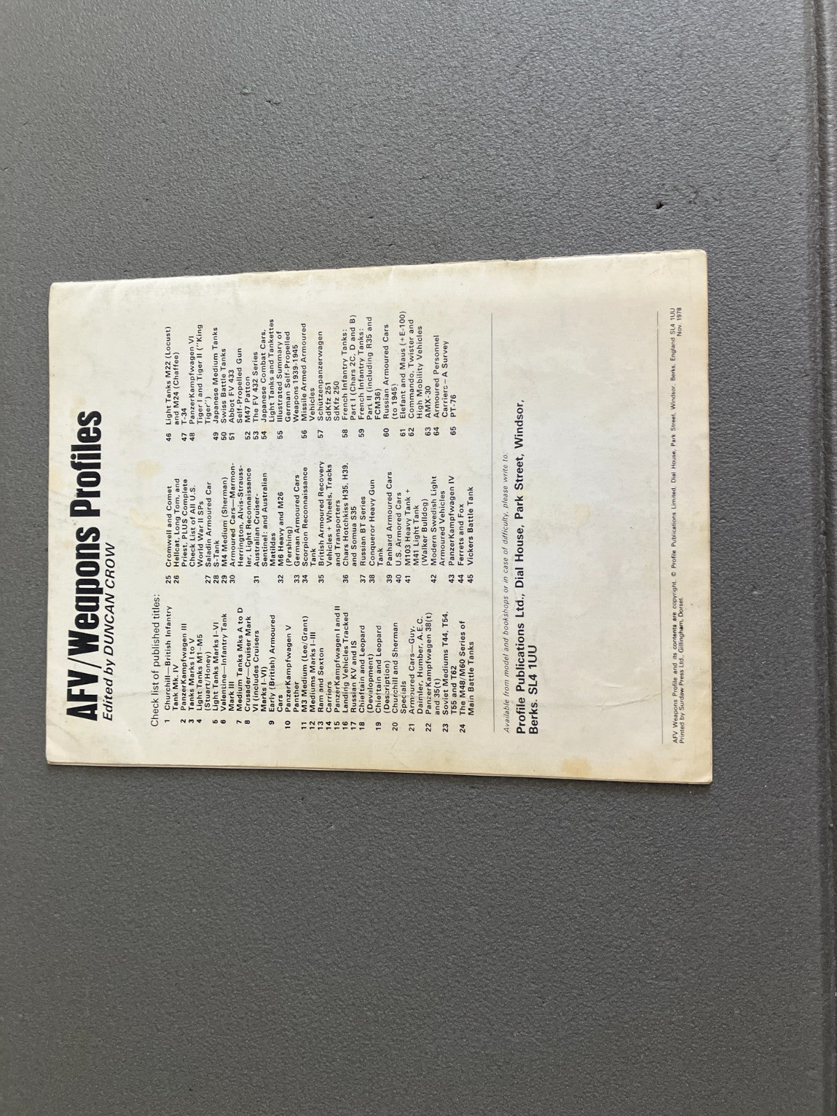 Livre Revue Militaire Char Panzerkampfwagen VI Tiger Profile AFV Weapons 48