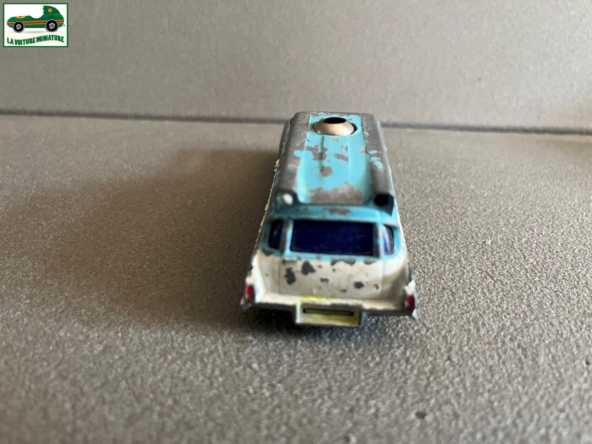 Ancienne Voiture Miniature Superior Ambulance Cadillac Corgi Toys Britain Epave