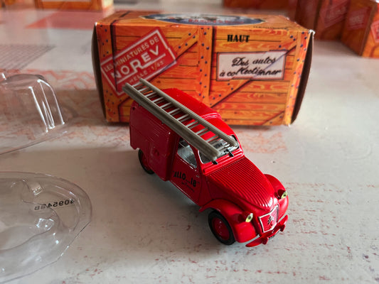 Voiture Miniature 2 CV Citroen 2cv AZU Pompiers ALLO 18 Norev 1/43