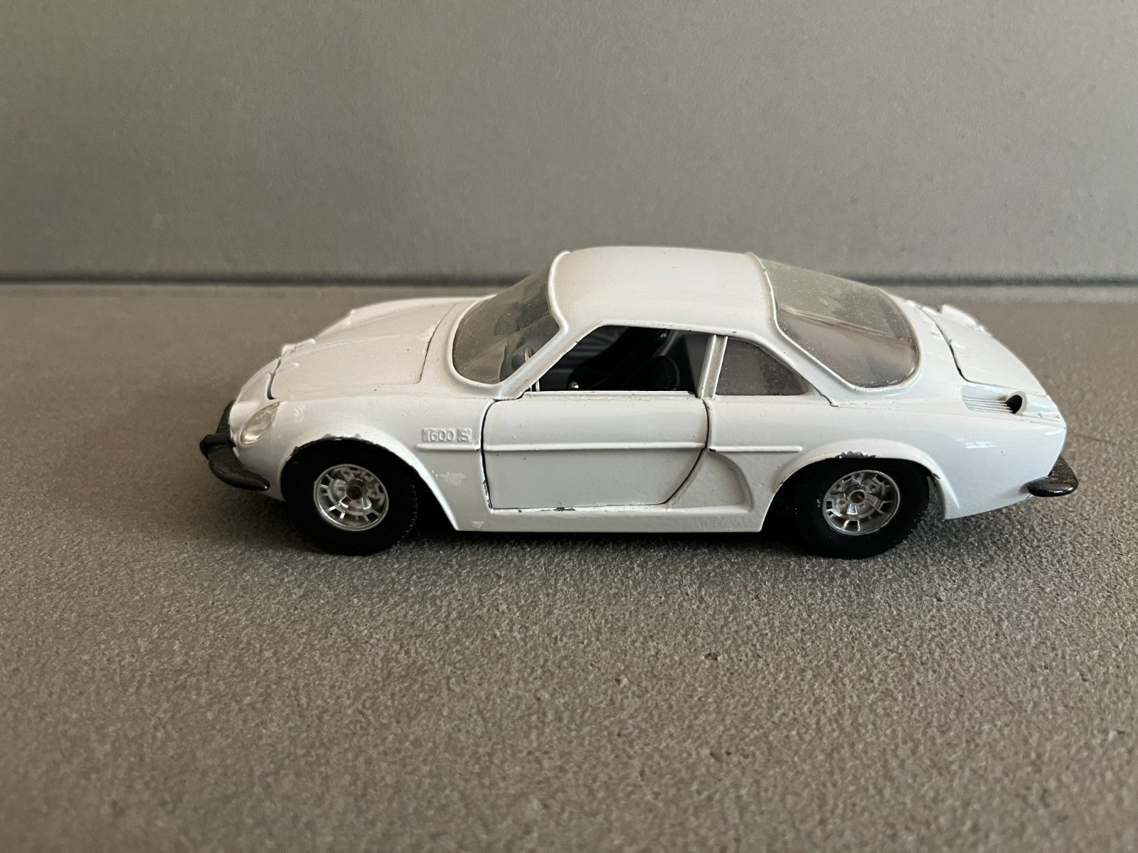 Ancienne Miniature Voiture Alpine Renault 1/24 Burago