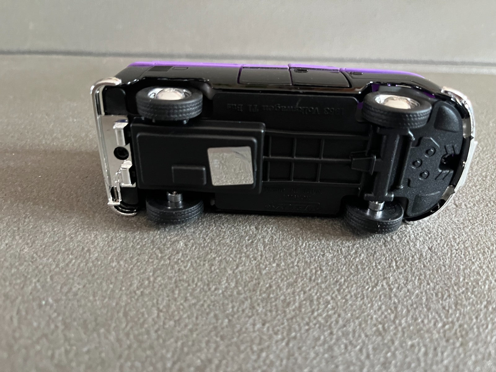 Voiture Miniature Bus Volkswagen Combi T1 1963 Welly au 1/34 1/39