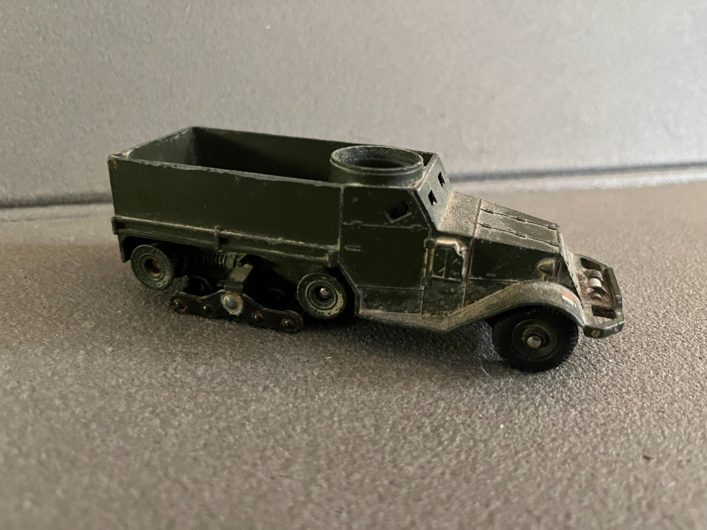 Ancienne Miniature Militaire Blindé Half Track  Dinky Toys Meccano France Epave