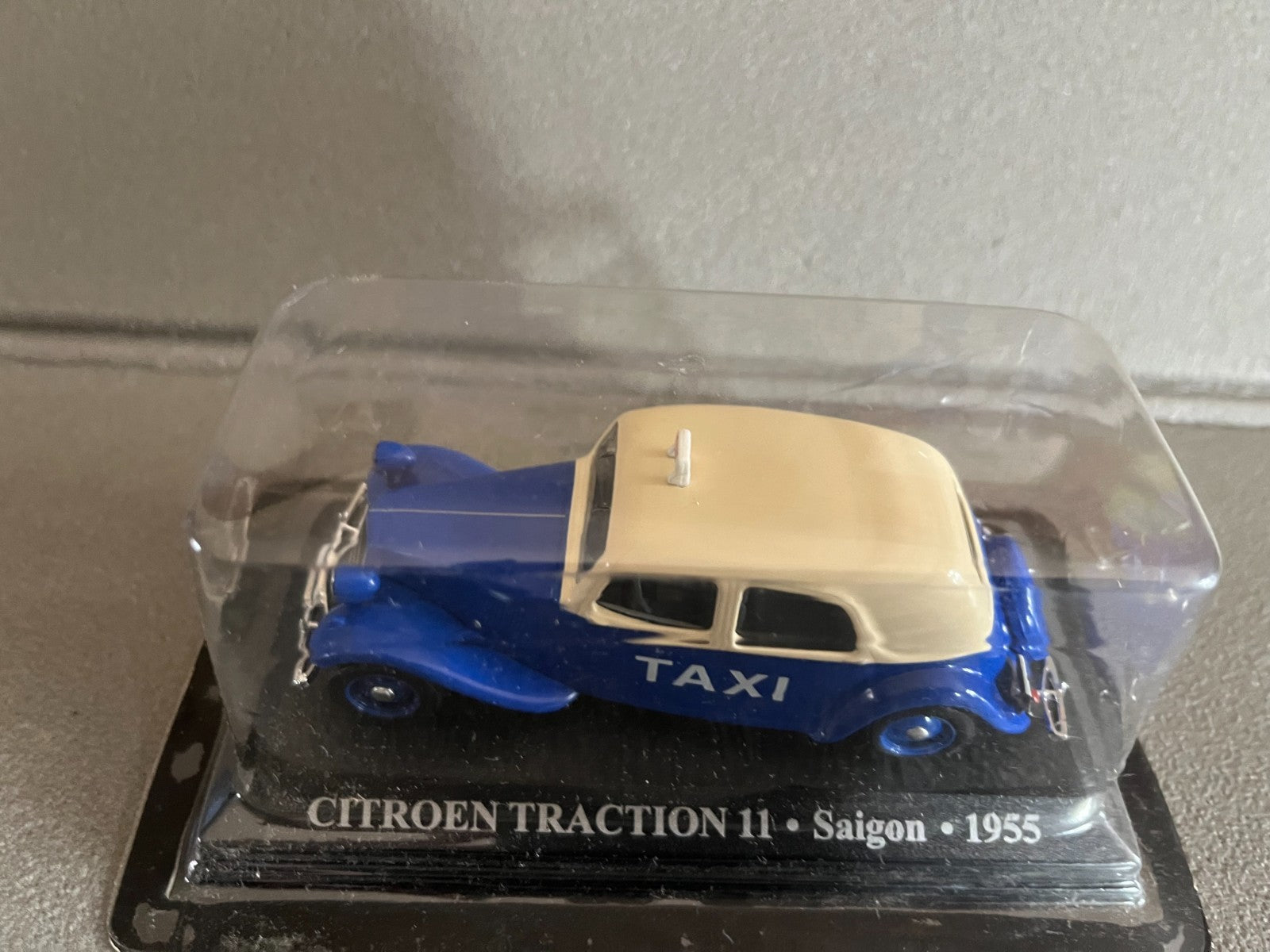 Voiture Miniature Citroen Traction 11 Saigon 1955 Taxi Du Monde au 1/43 Altaya