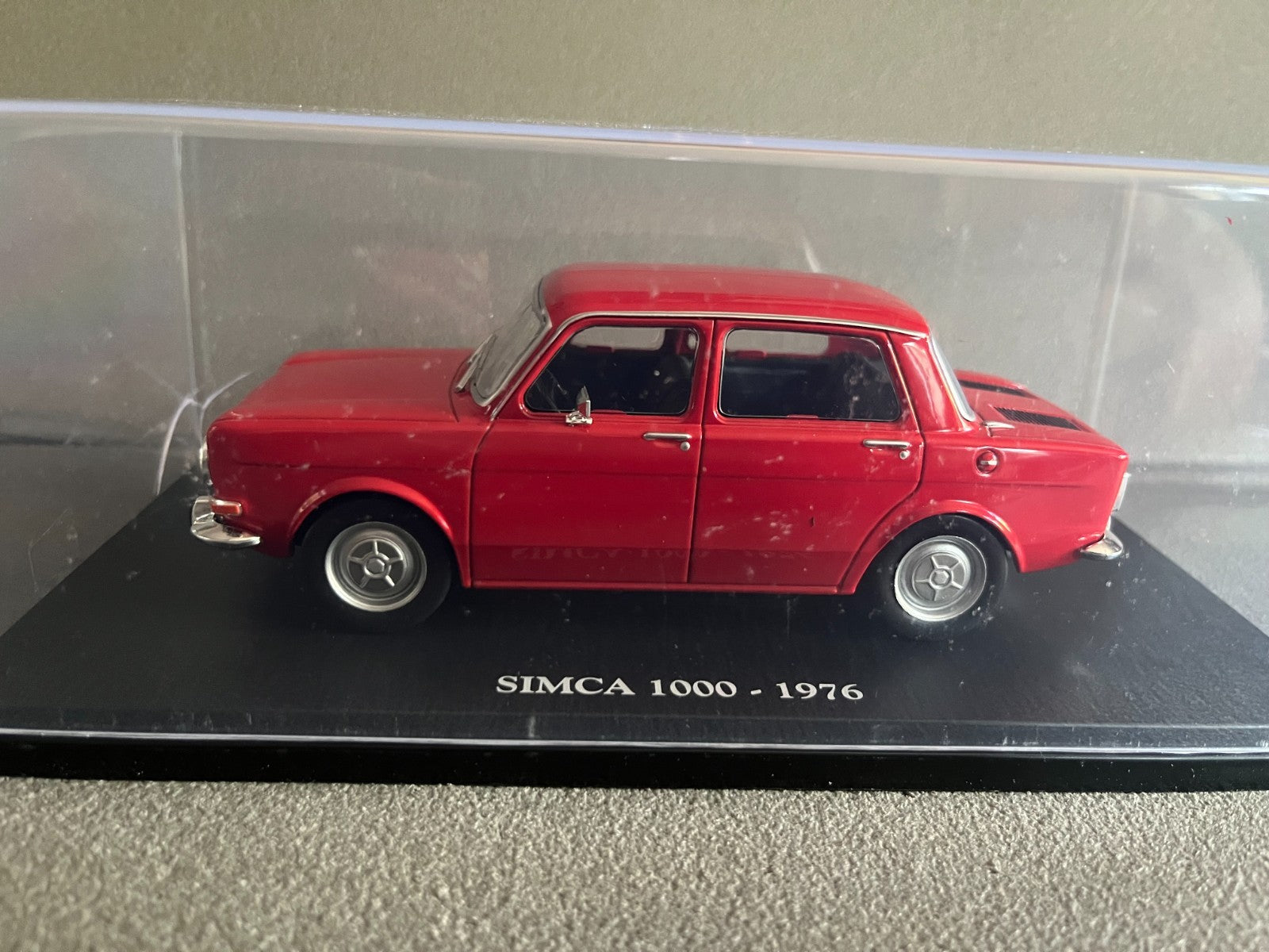 Voiture miniature Simca 1000 au 1/24