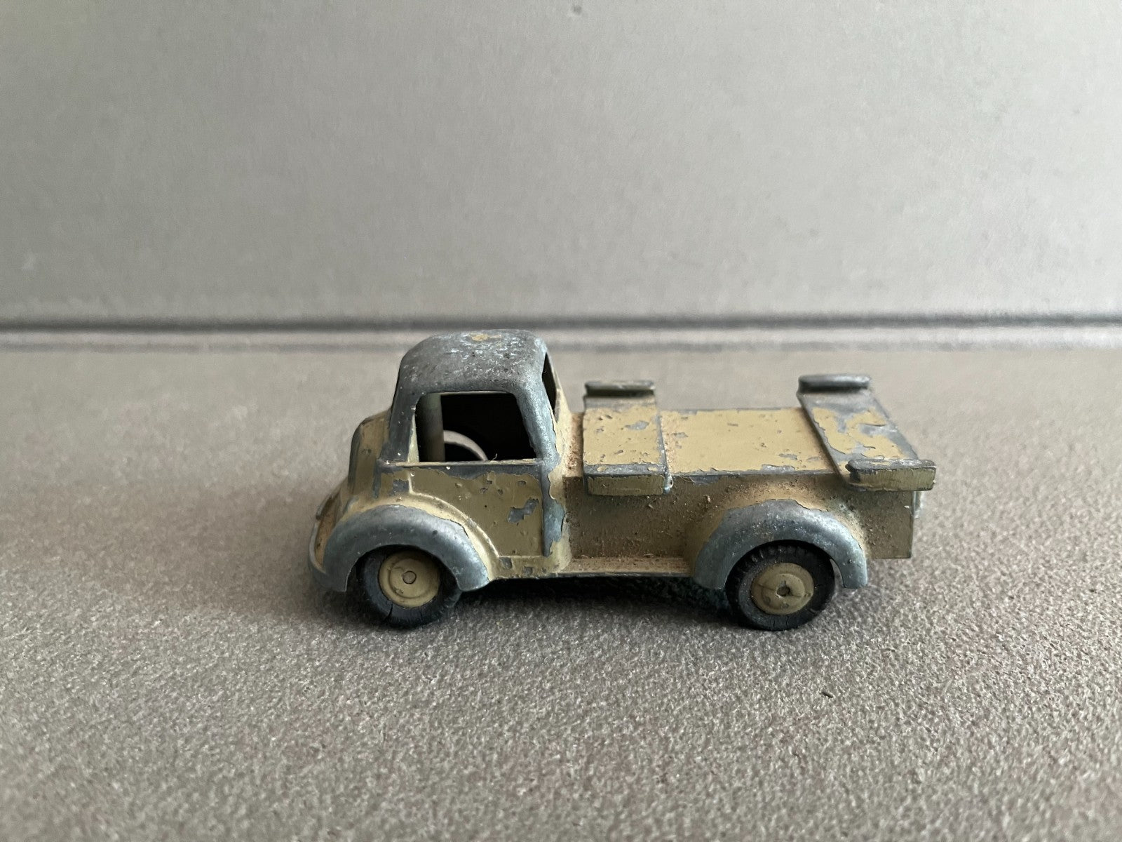 Ancienne Miniature Jouet Camion Made in Israel Gamda Epave