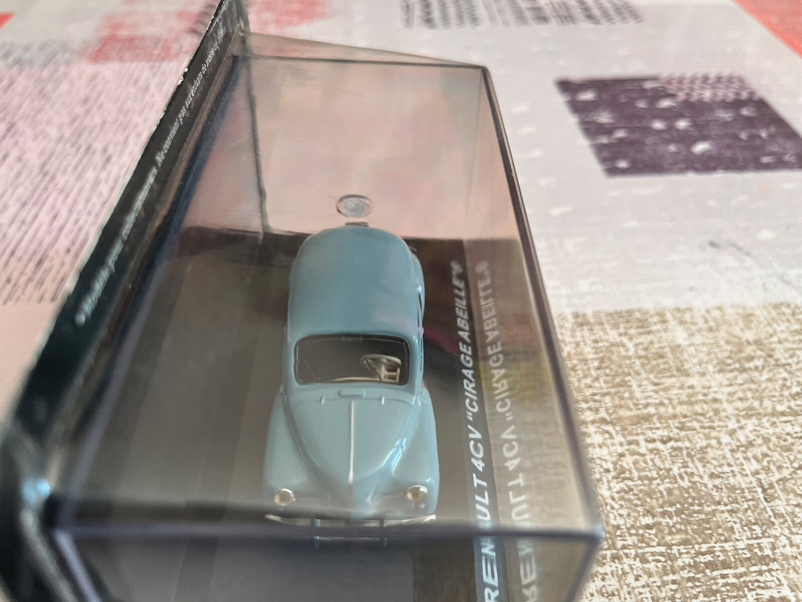 Voiture Miniature Renault 4cv Cirage Abeille au 1/43