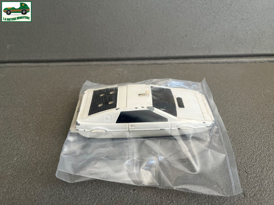 Voiture Miniature Lotus Esprit 007 Bond Corgi GT Britain 1/35 1/36 Epave