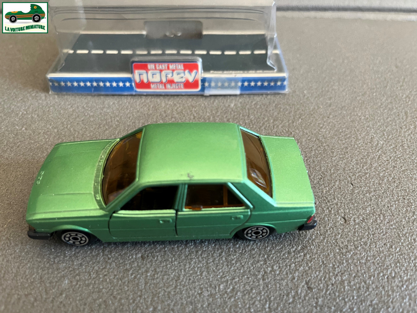 Voiture Miniature Peugeot 305 Jet Car Norev France au 1/43